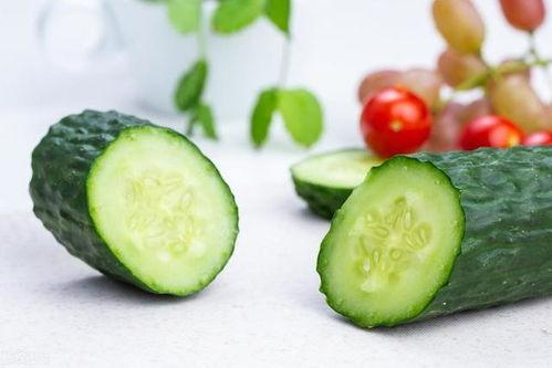 小雪吃瓜,小雪的瓜界探险记