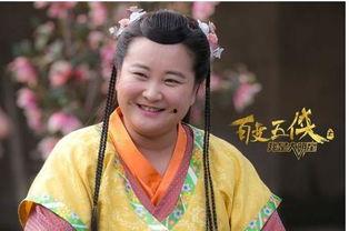 贾玲现状吃瓜,从喜剧女王到吃瓜焦点，她经历了什么？