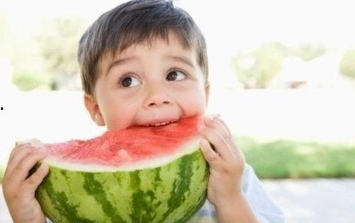 龙凤胎姐妹吃海瓜好吗